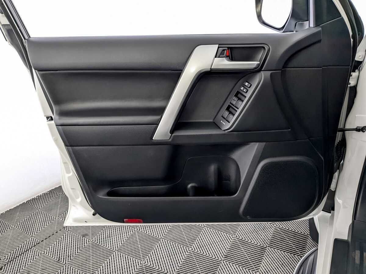 Toyota Land Cruiser Prado, 2022 Фото №19