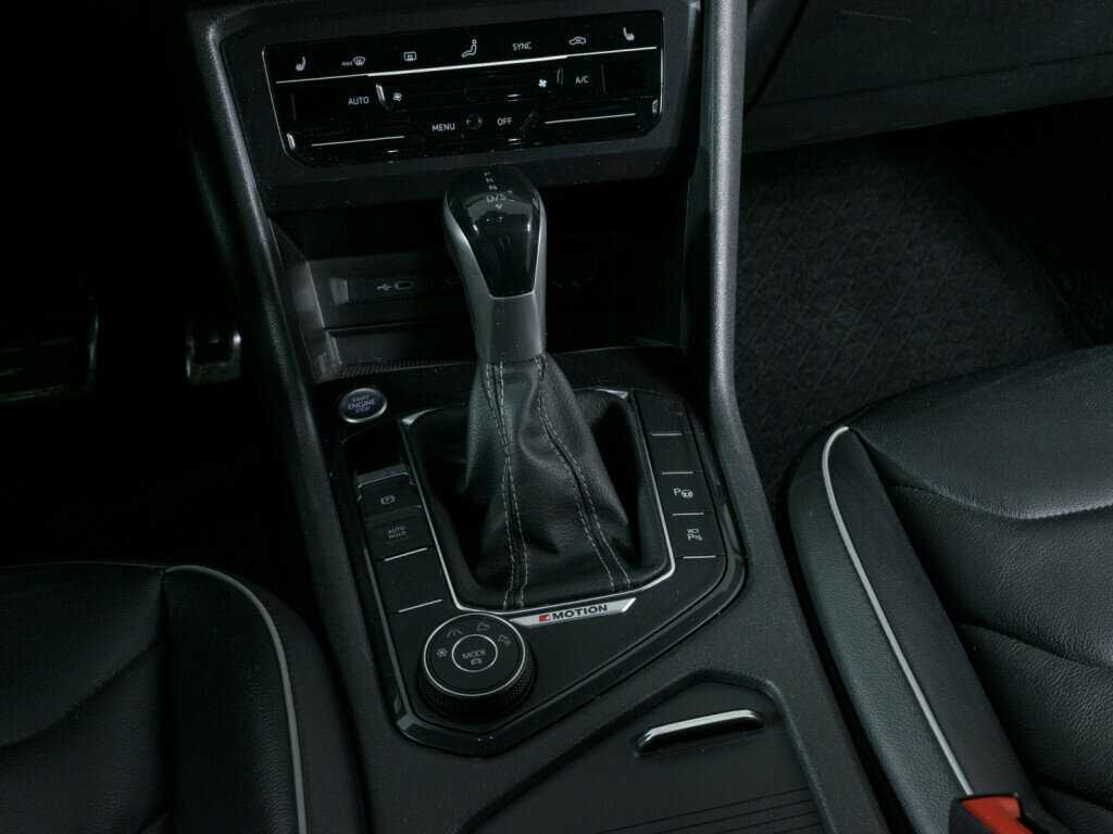 Volkswagen Tiguan, 2021 Фото №13