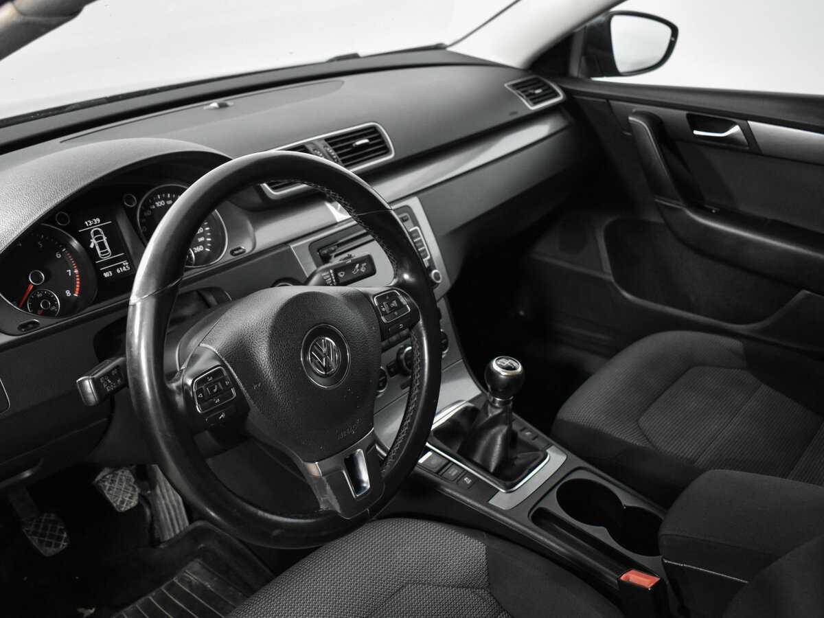 Volkswagen Passat, 2011 Фото №8