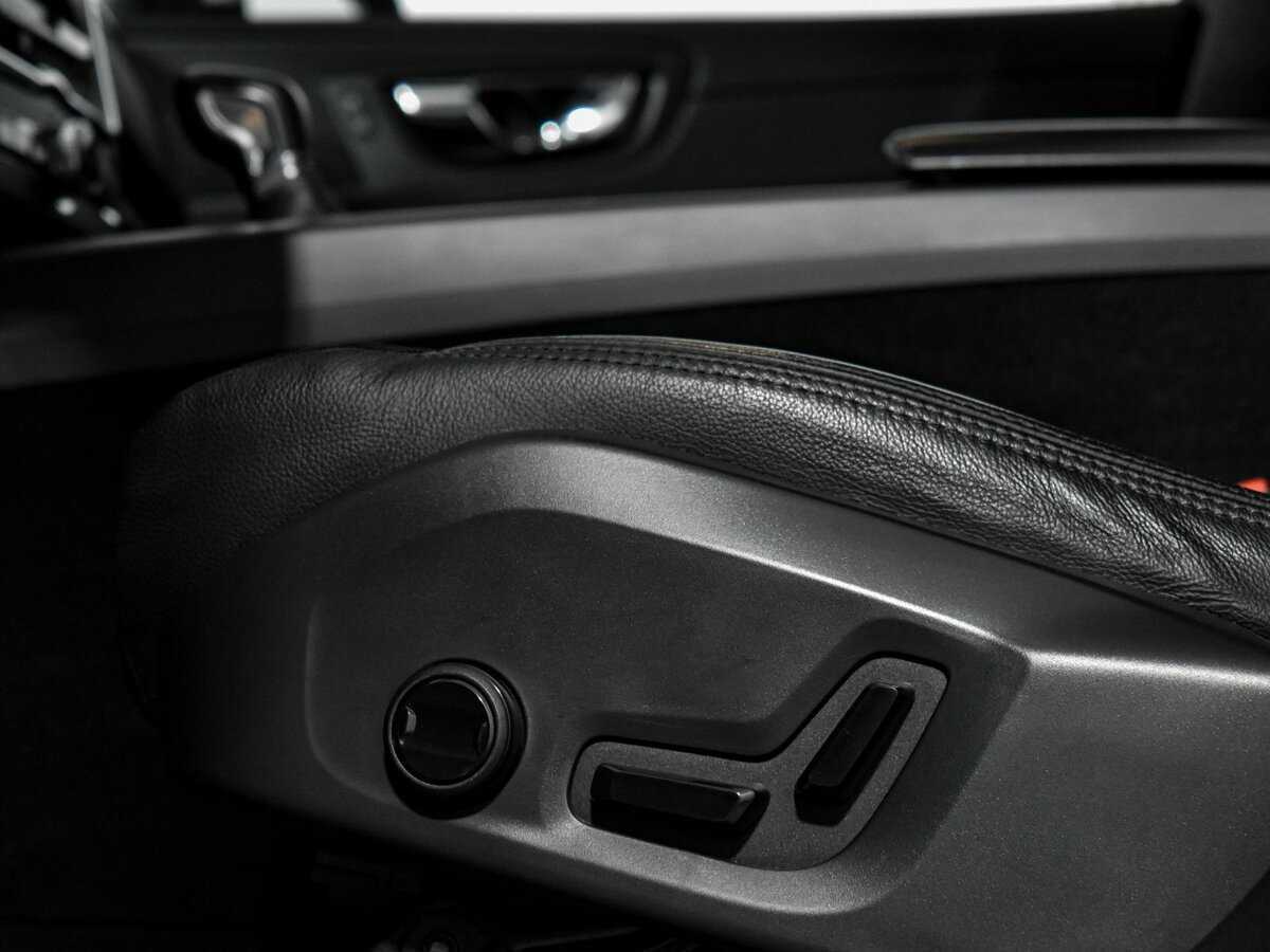 Volvo XC60, 2020 Фото №10
