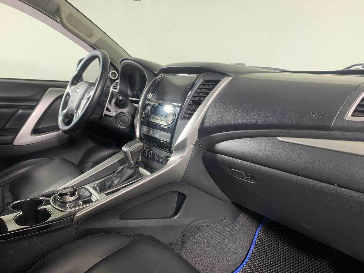 Mitsubishi Pajero Sport, 2017 Фото №14