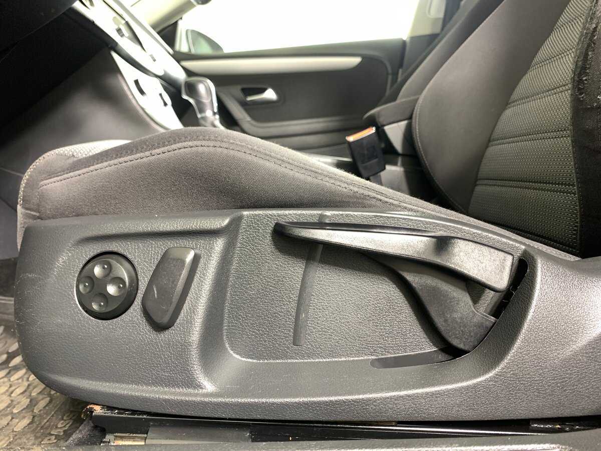 Volkswagen Passat CC, 2011 Фото №17