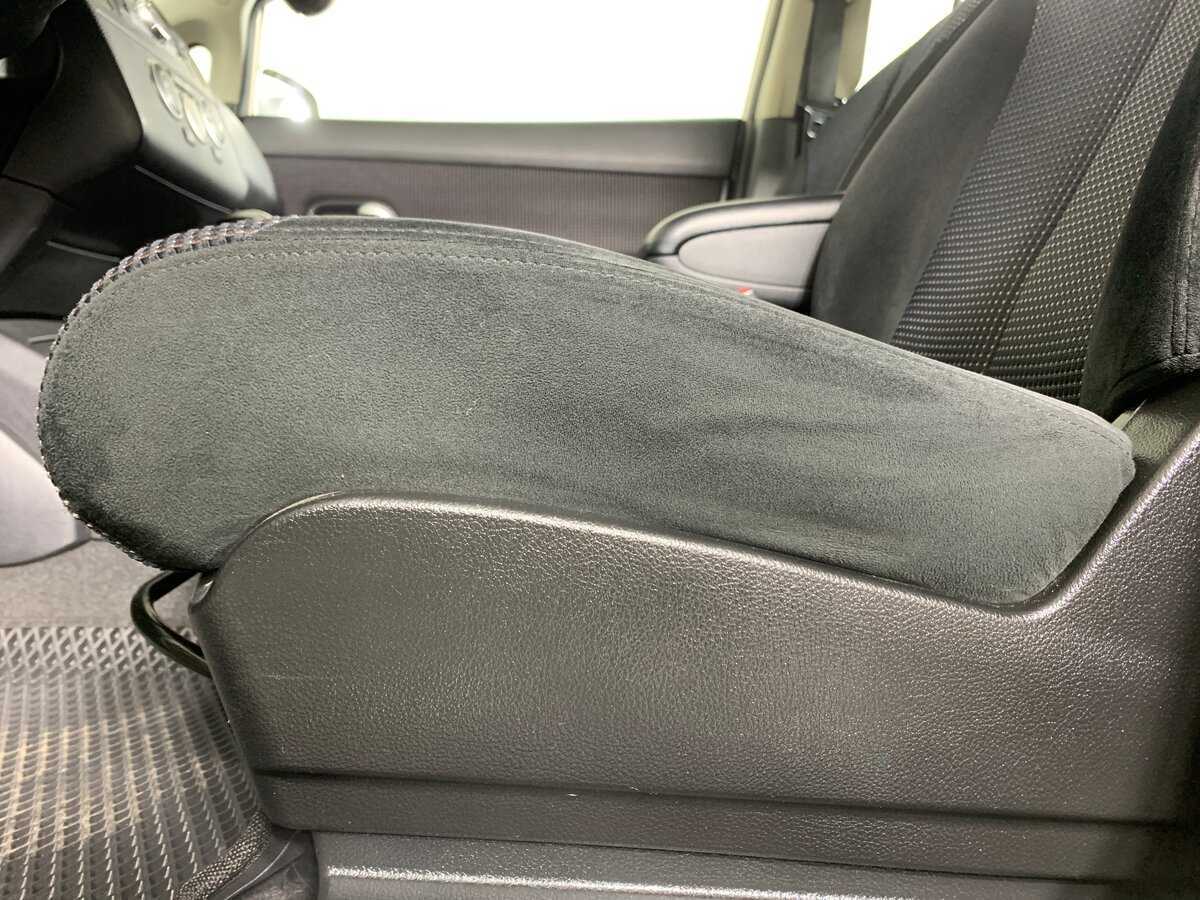 Nissan Tiida, 2010 Фото №17