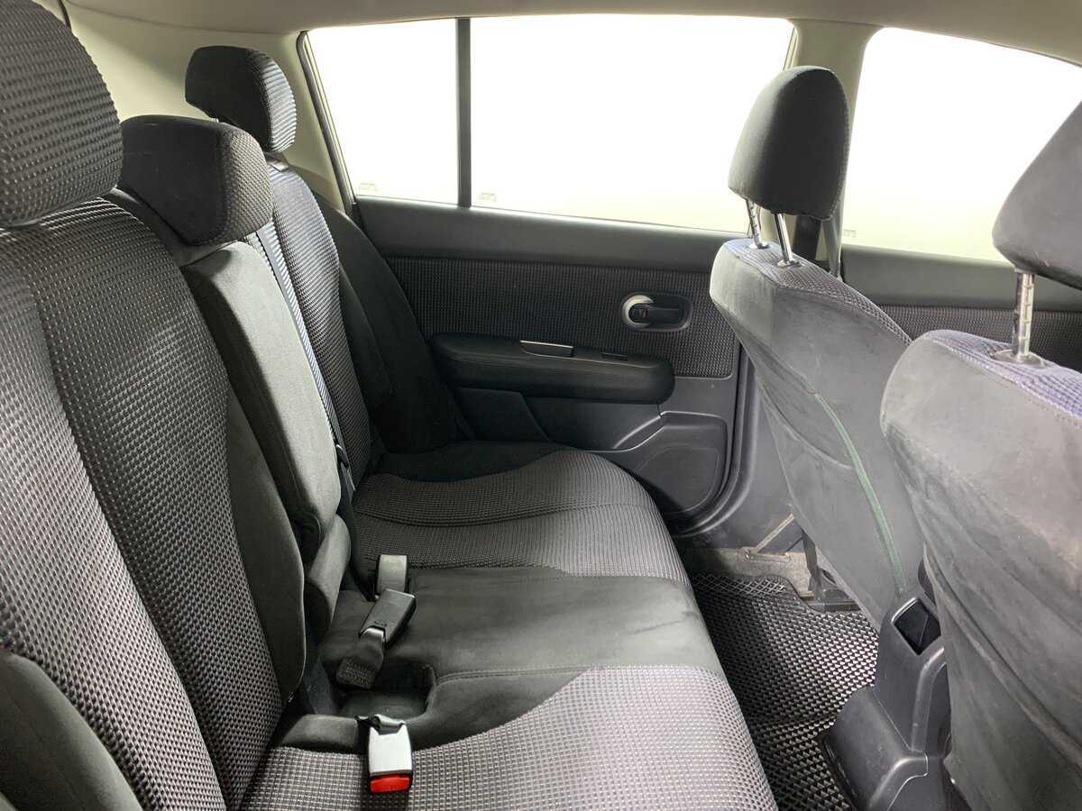 Nissan Tiida, 2010 Фото №18