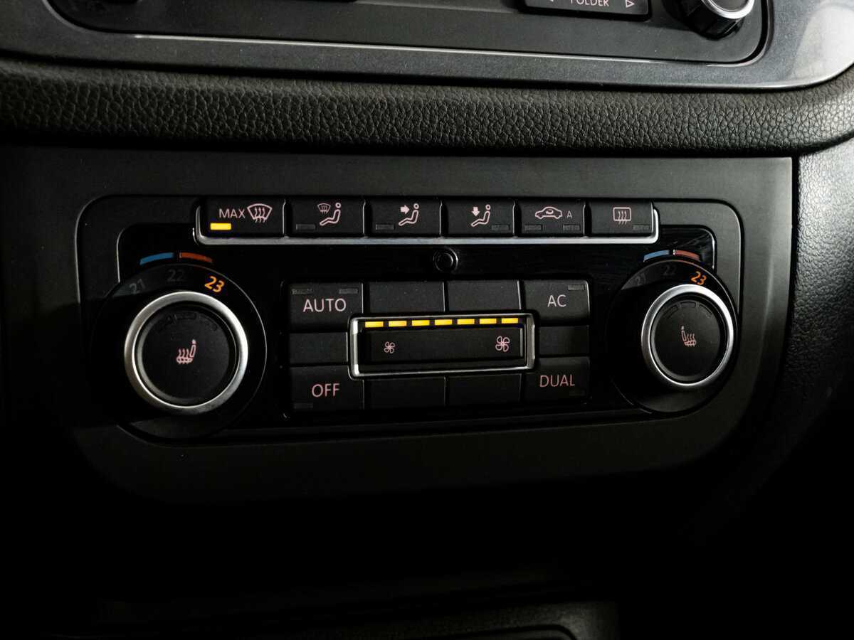 Volkswagen Tiguan, 2011 Фото №14