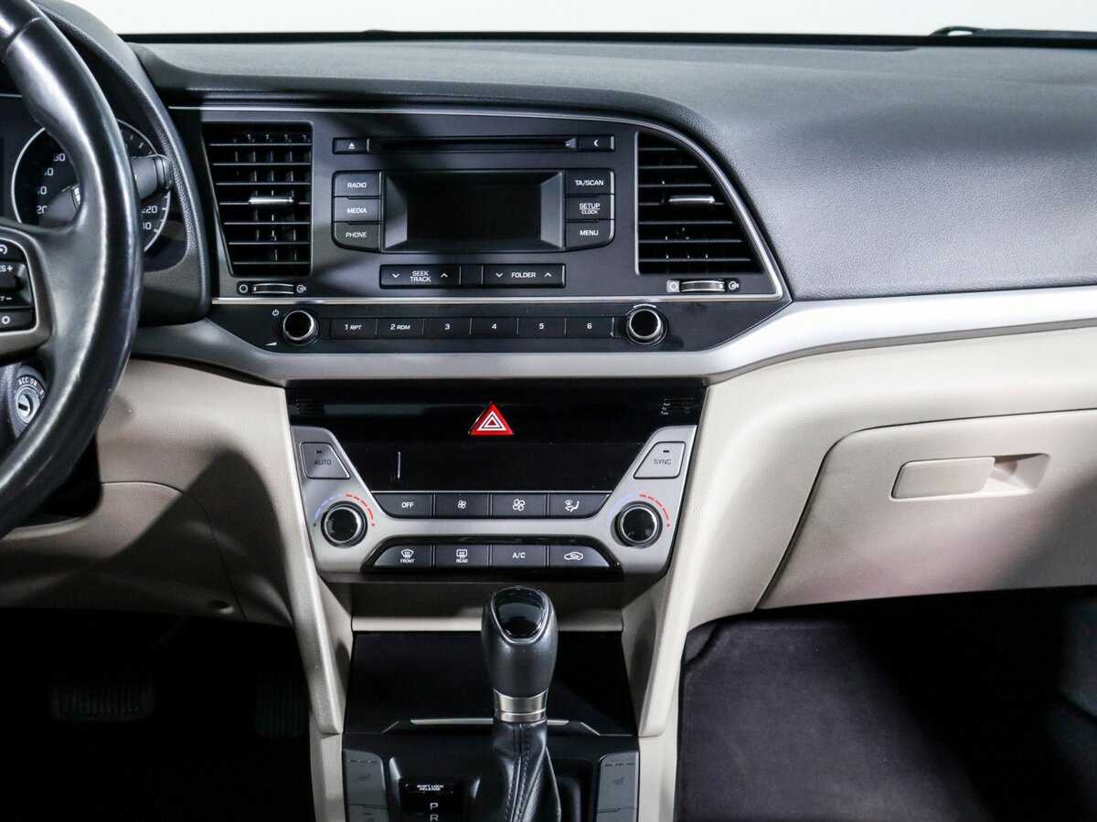 Hyundai Elantra, 2018 Фото №10