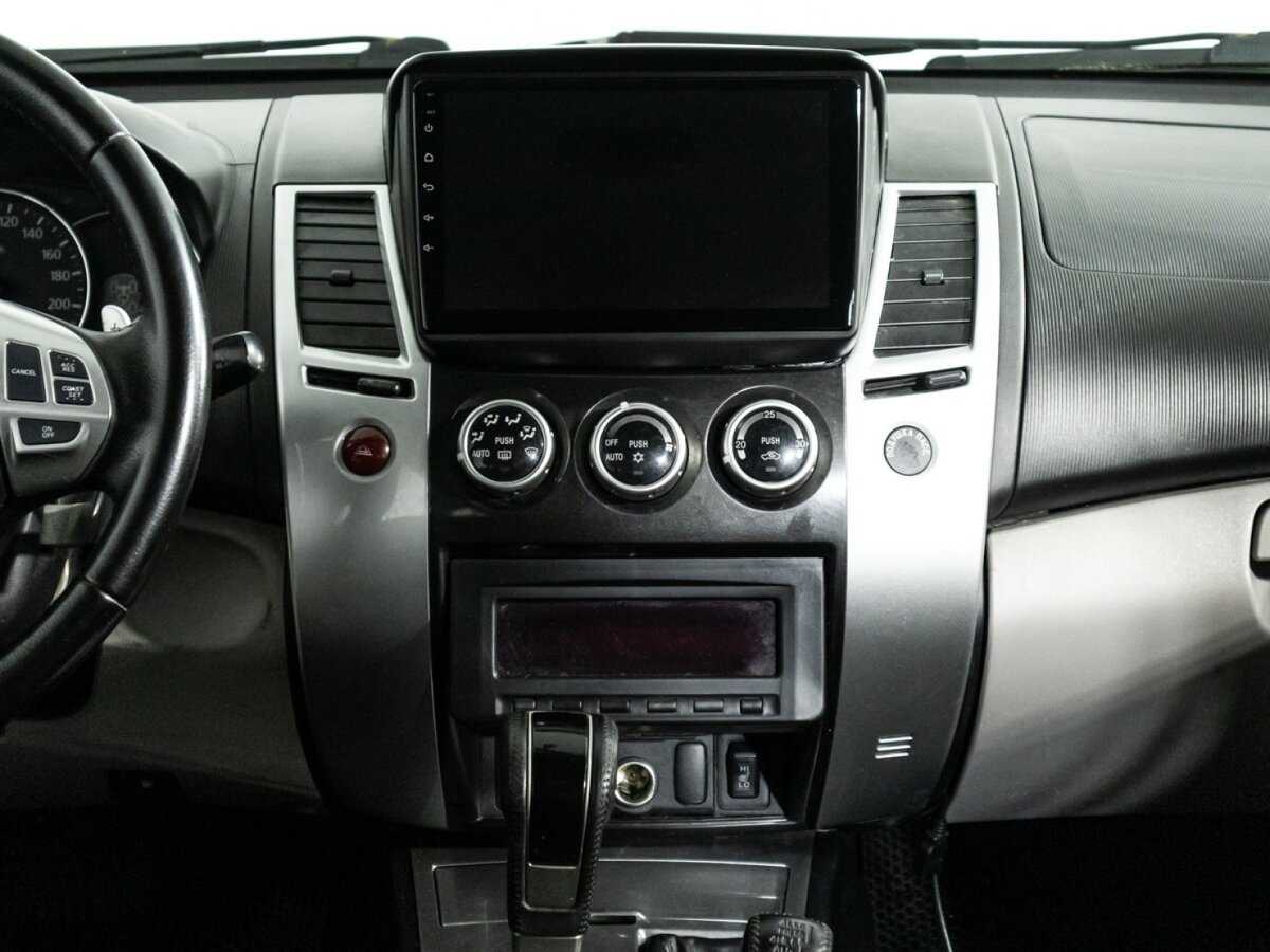 Mitsubishi Pajero Sport, 2013 Фото №14
