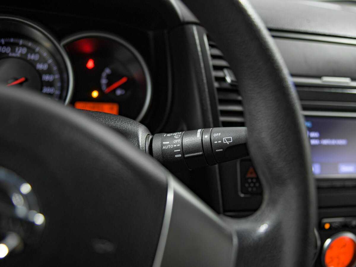 Nissan Tiida, 2010 Фото №10