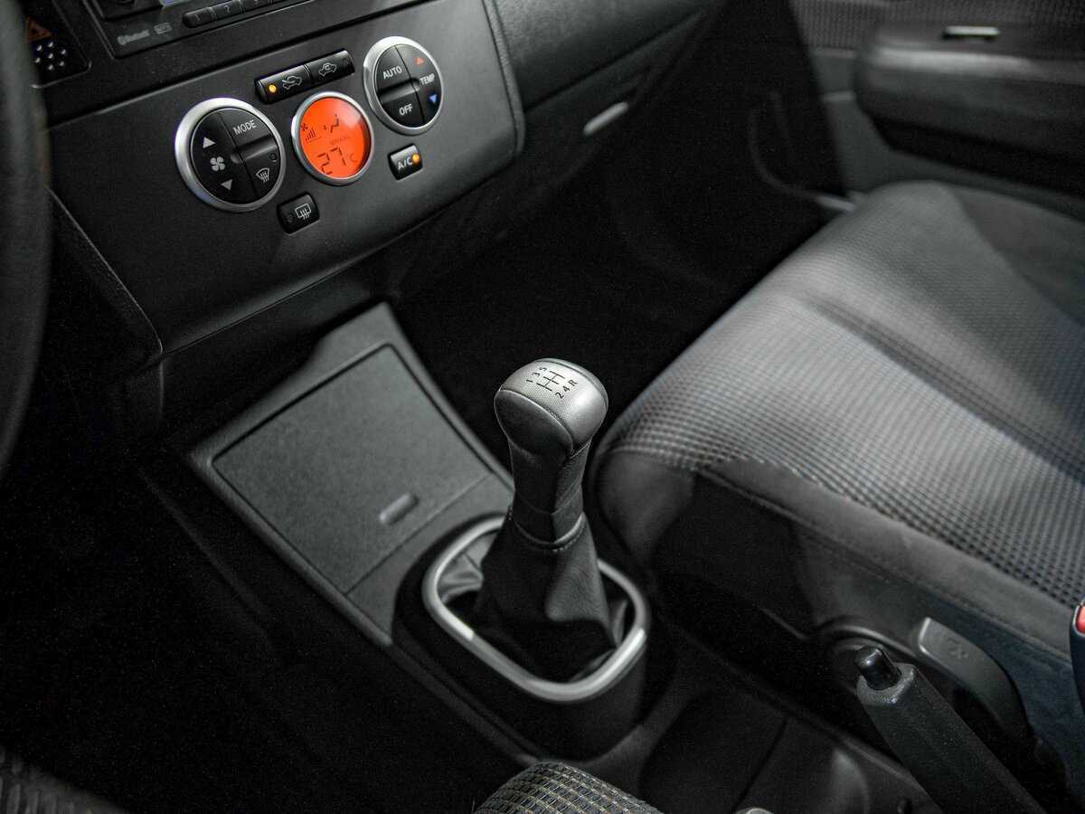 Nissan Tiida, 2010 Фото №12