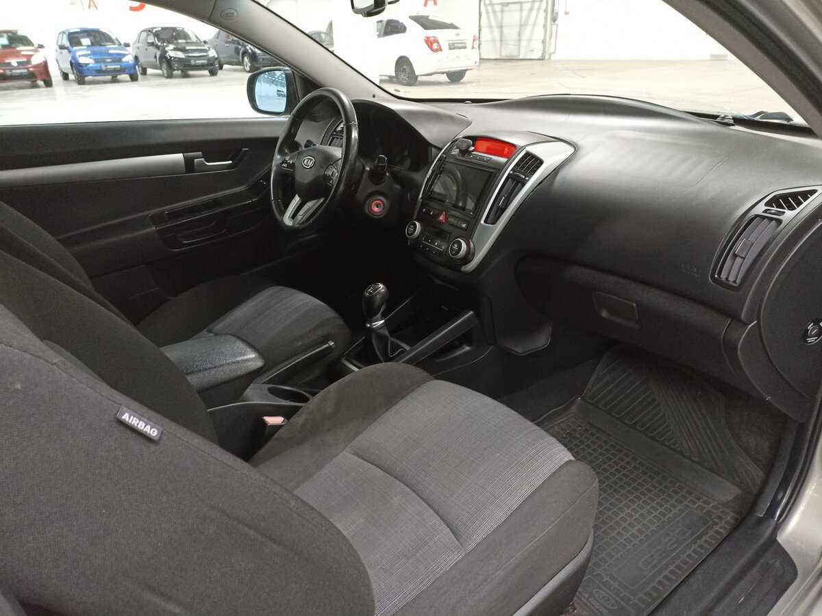 Kia Ceed, 2011 Фото №11