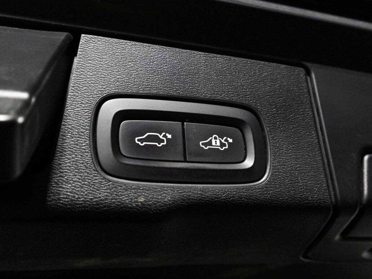 Volvo XC60, 2020 Фото №16