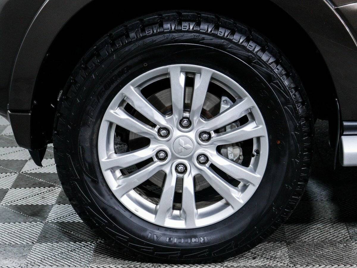 Mitsubishi Pajero, 2017 Фото №12