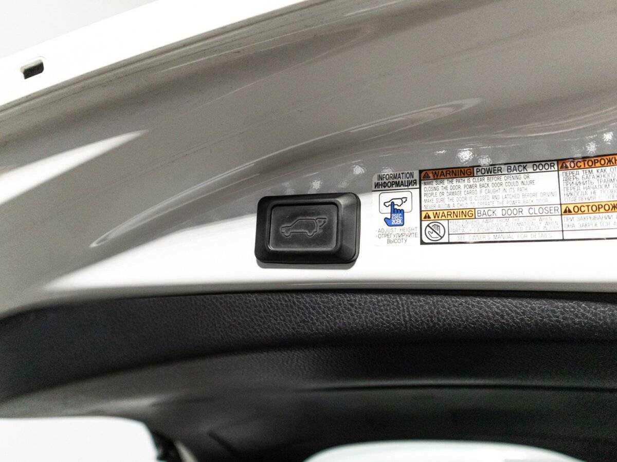 Toyota RAV4, 2018 Фото №16