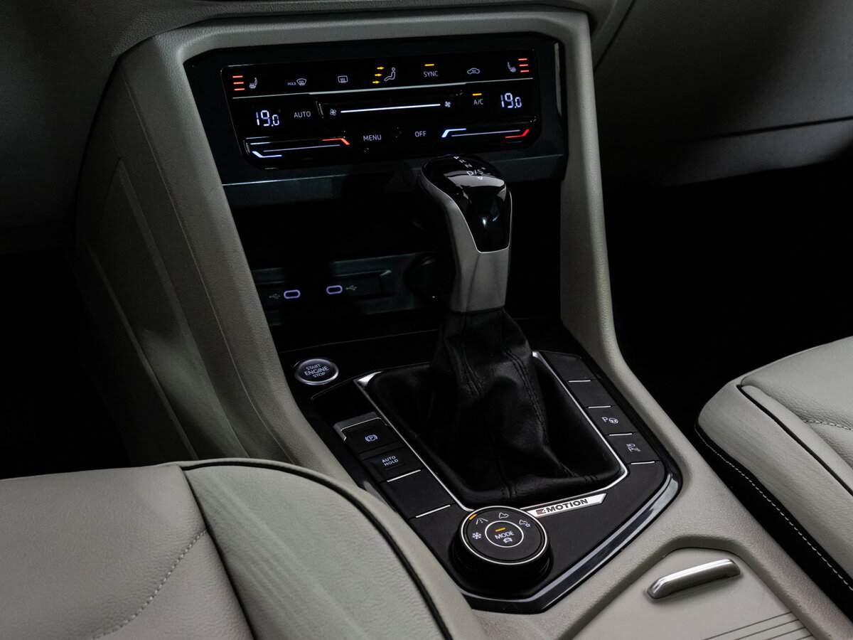 Volkswagen Tiguan, 2020 Фото №10