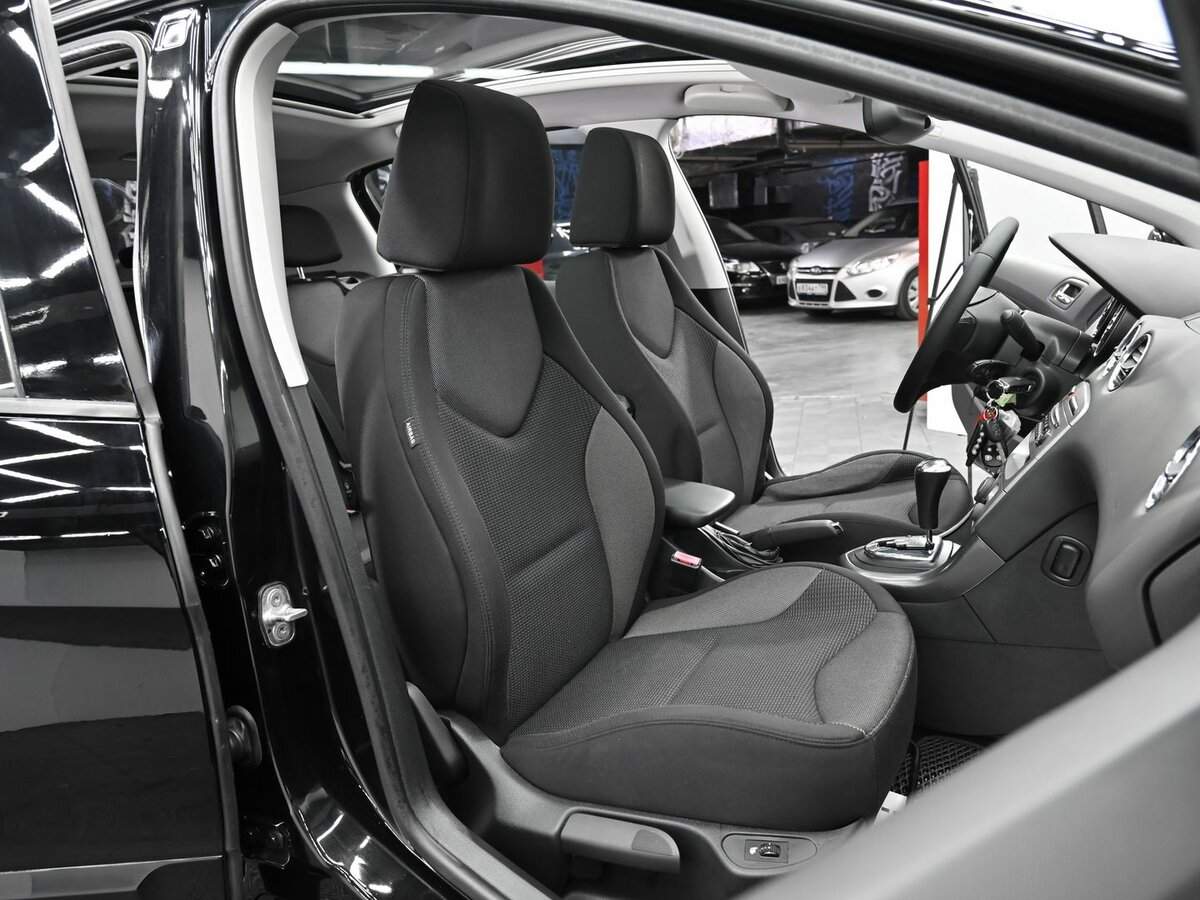 Peugeot 308, 2011 Фото №12