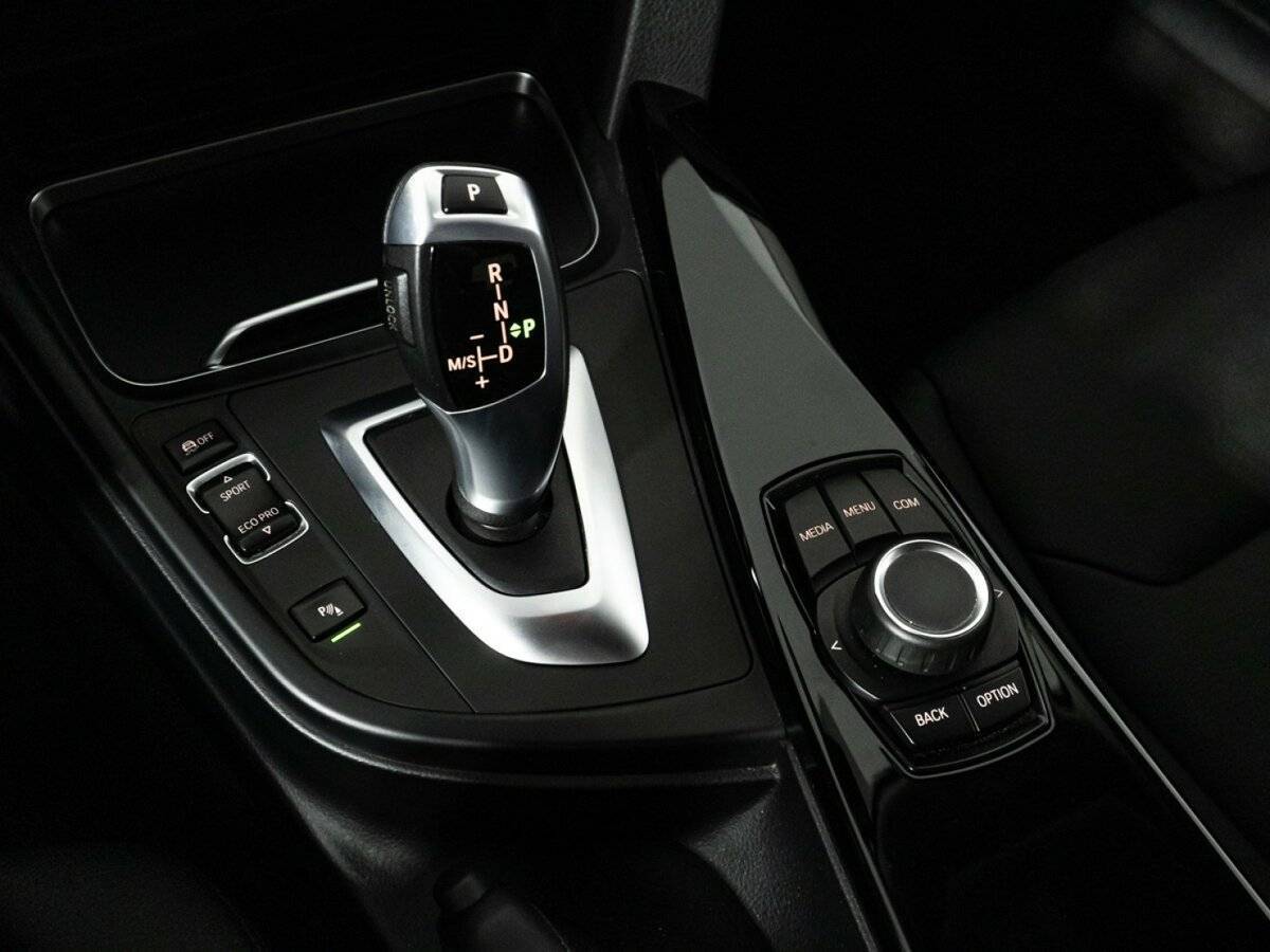 BMW 3 серии 318i, 2017 Фото №17