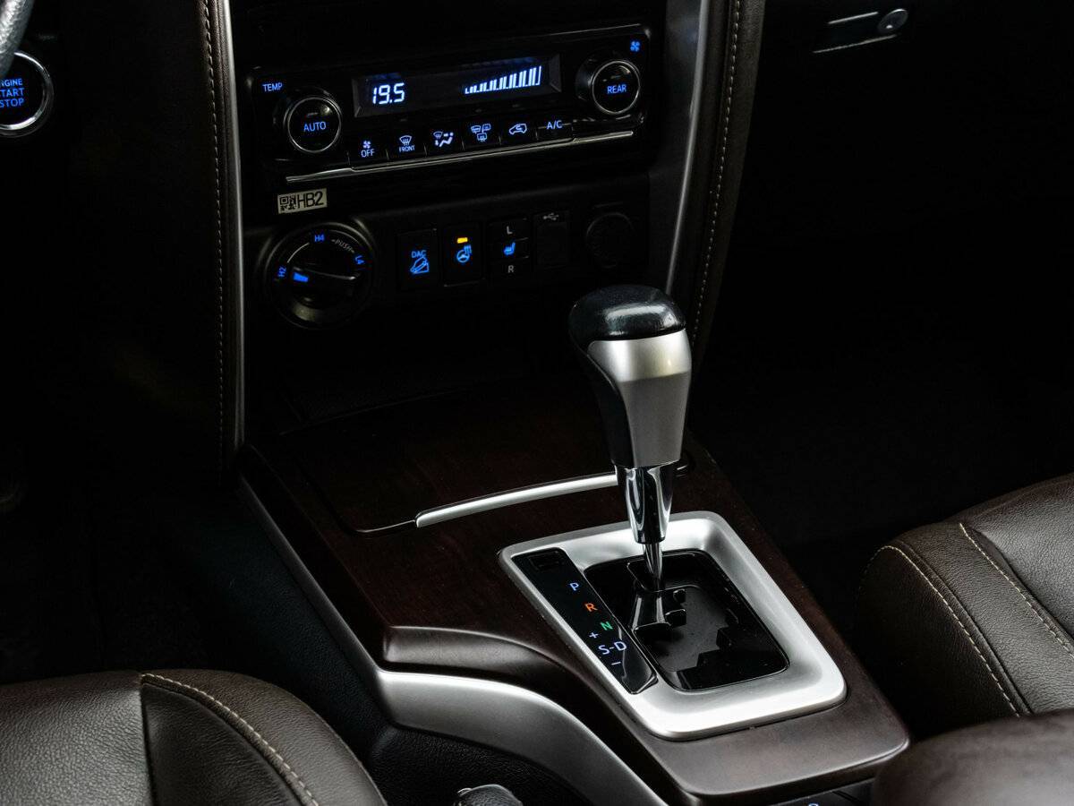 Toyota Fortuner, 2018 Фото №16