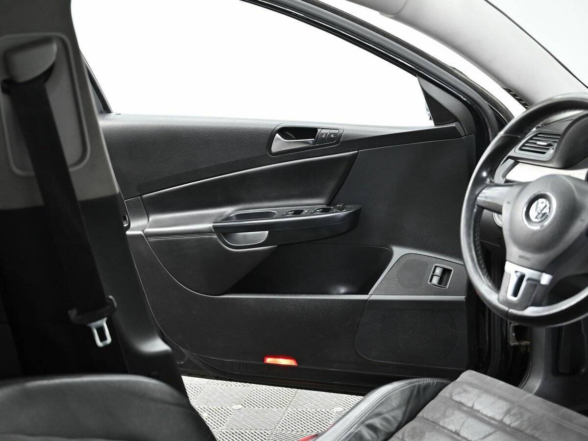 Volkswagen Passat, 2010 - 186 000 км. | Фото №6