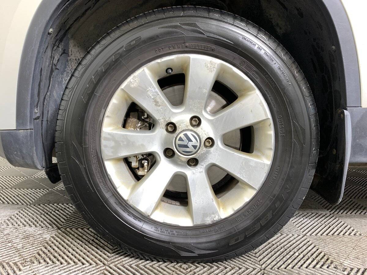 Volkswagen Tiguan, 2011 Фото №9