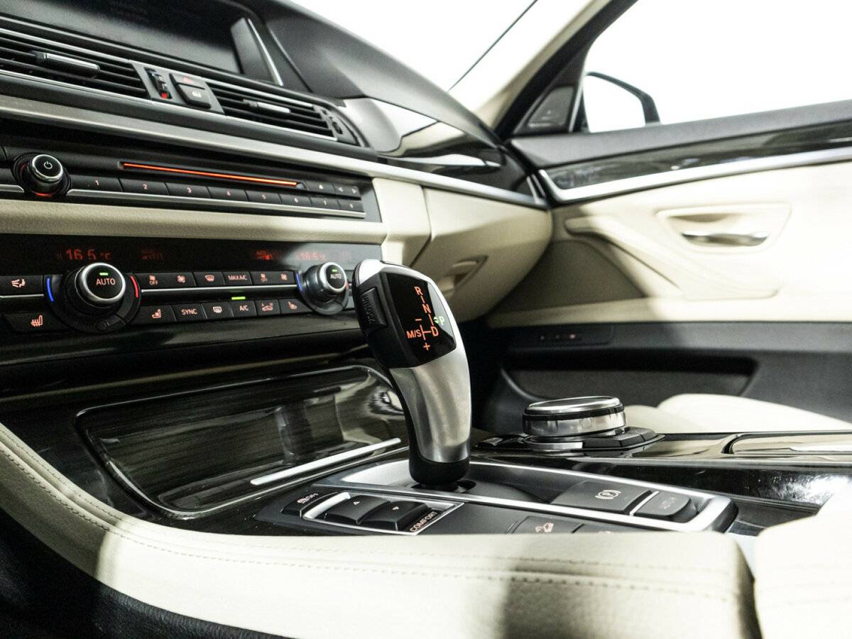 BMW 5 серии 530d xDrive, 2016 Фото №25