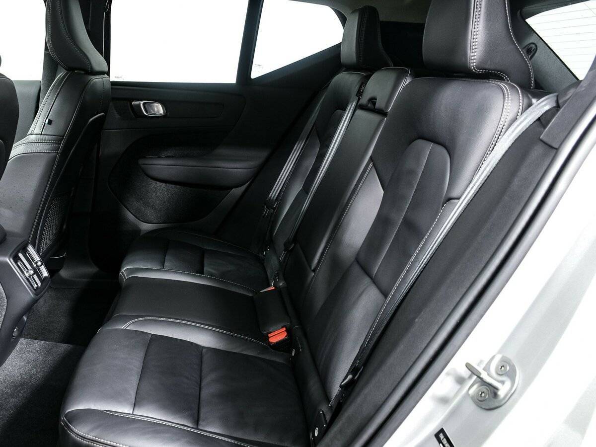 Volvo XC40, 2023 Фото №13