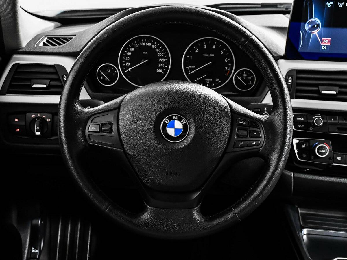 BMW 3 серии 318i, 2015 Фото №12