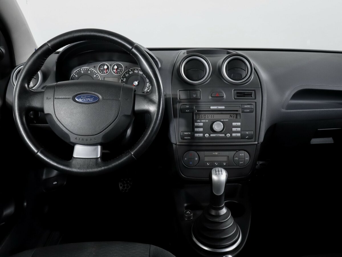 Ford Fiesta Mk5, 2008 Фото №10