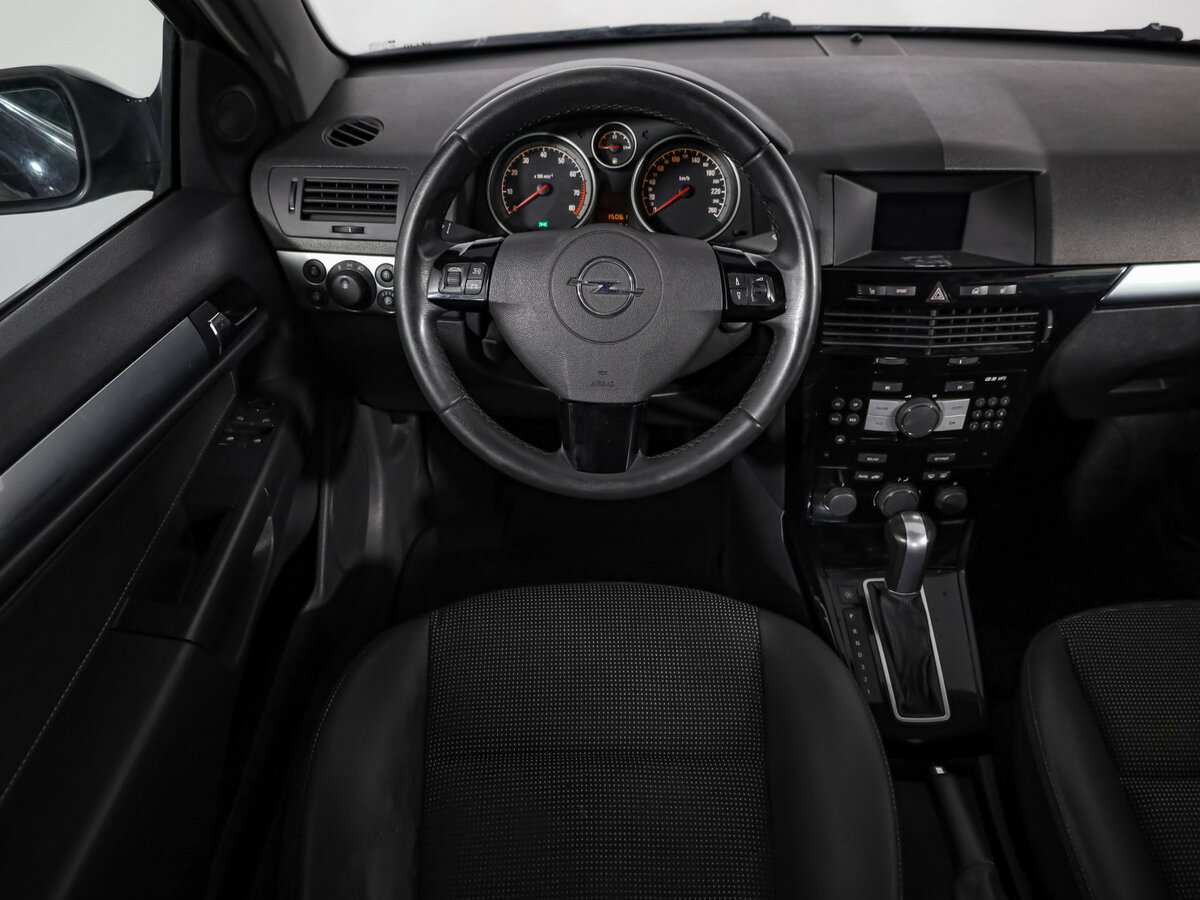 Opel Astra GTC H Рестайлинг, 2008 Фото №9