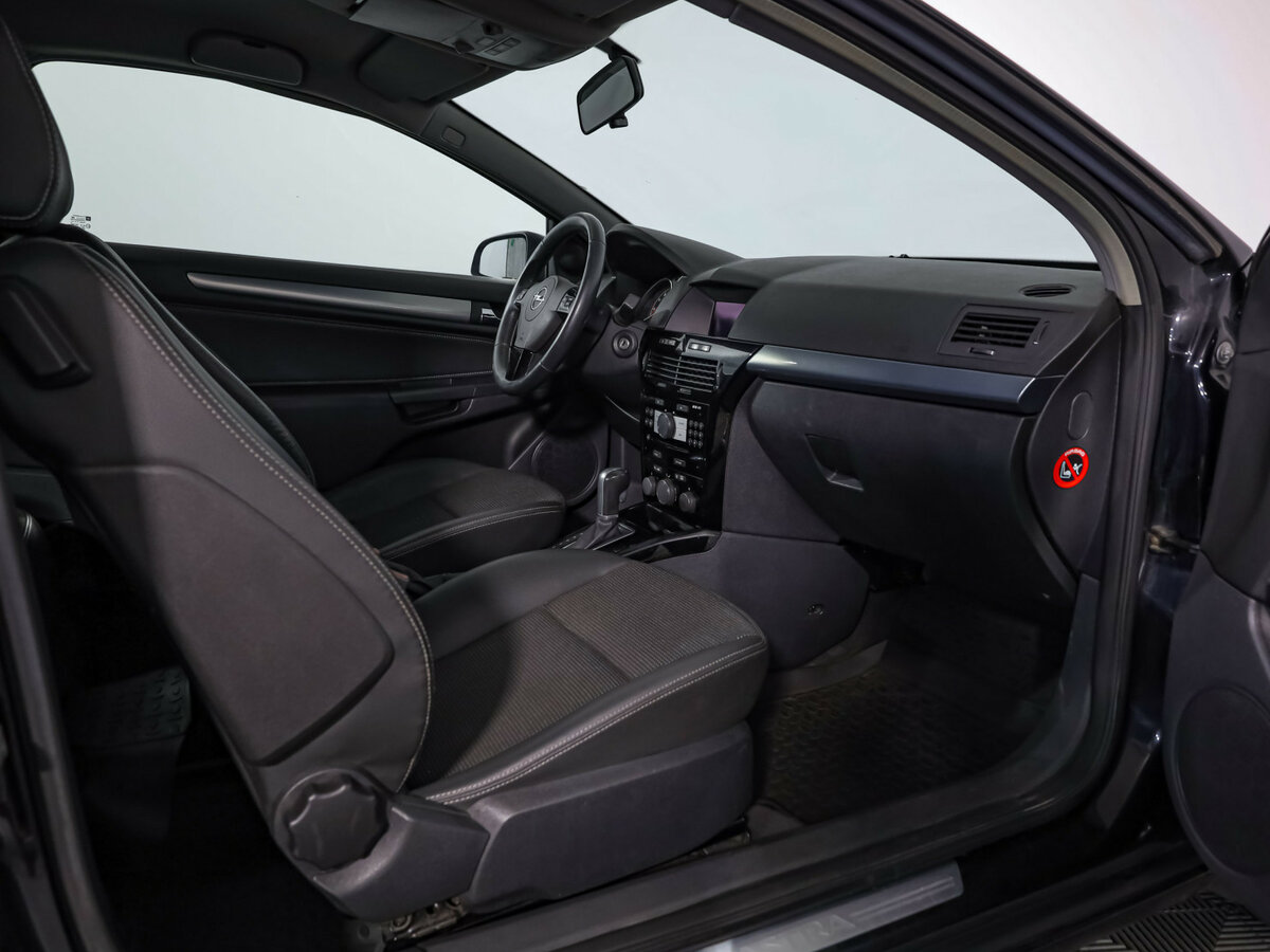 Opel Astra GTC H Рестайлинг, 2008 Фото №21