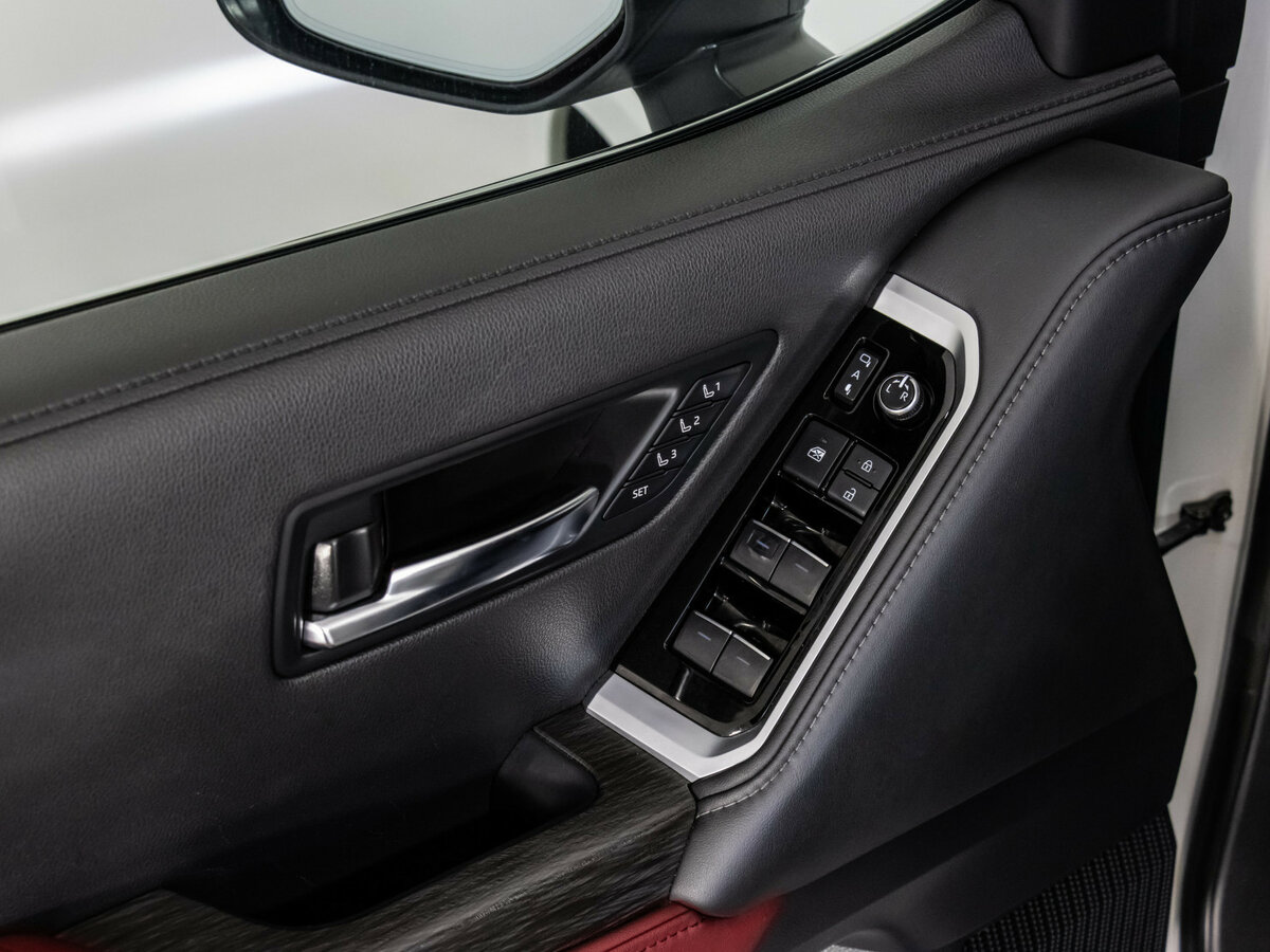 Toyota Land Cruiser 300 Series, 2022 Фото №9