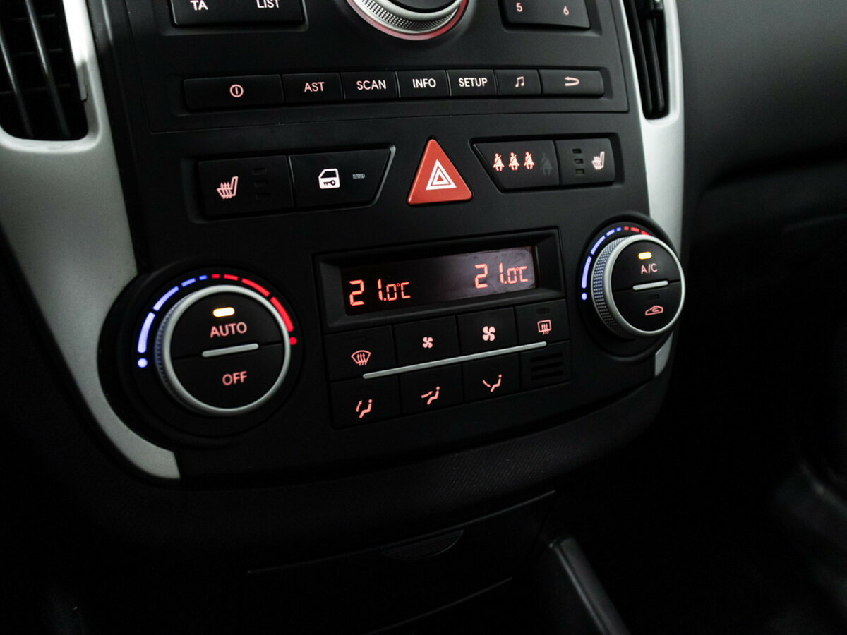 Kia Ceed I Рестайлинг, 2010 Фото №14