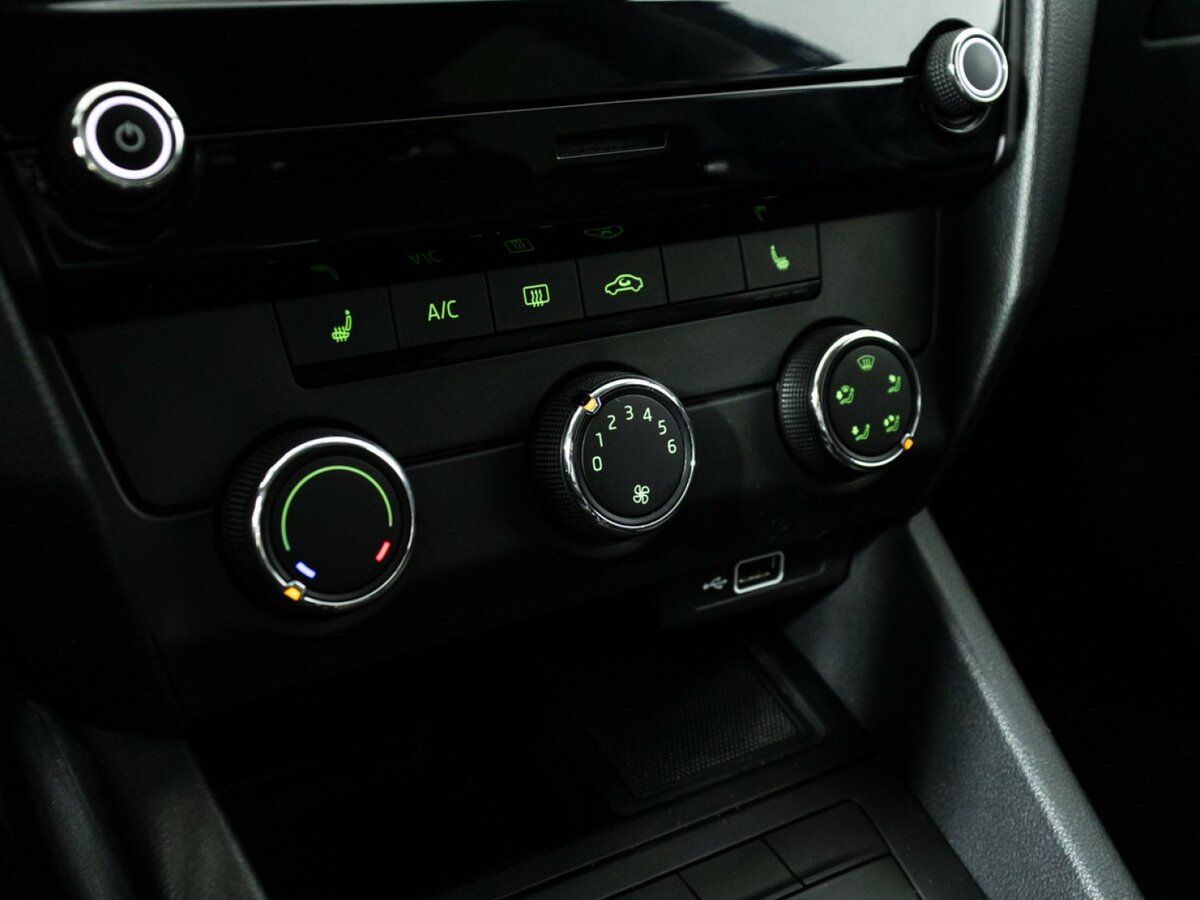 Skoda Octavia III (A7) Рестайлинг, 2018 Фото №14