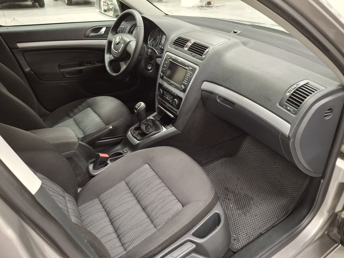Skoda Octavia II (A5) Рестайлинг, 2011 Фото №11