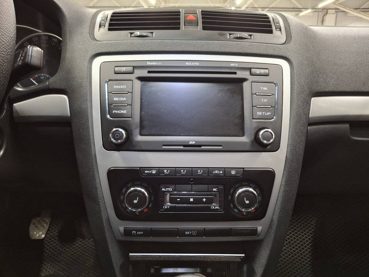 Skoda Octavia II (A5) Рестайлинг, 2011 Фото №15