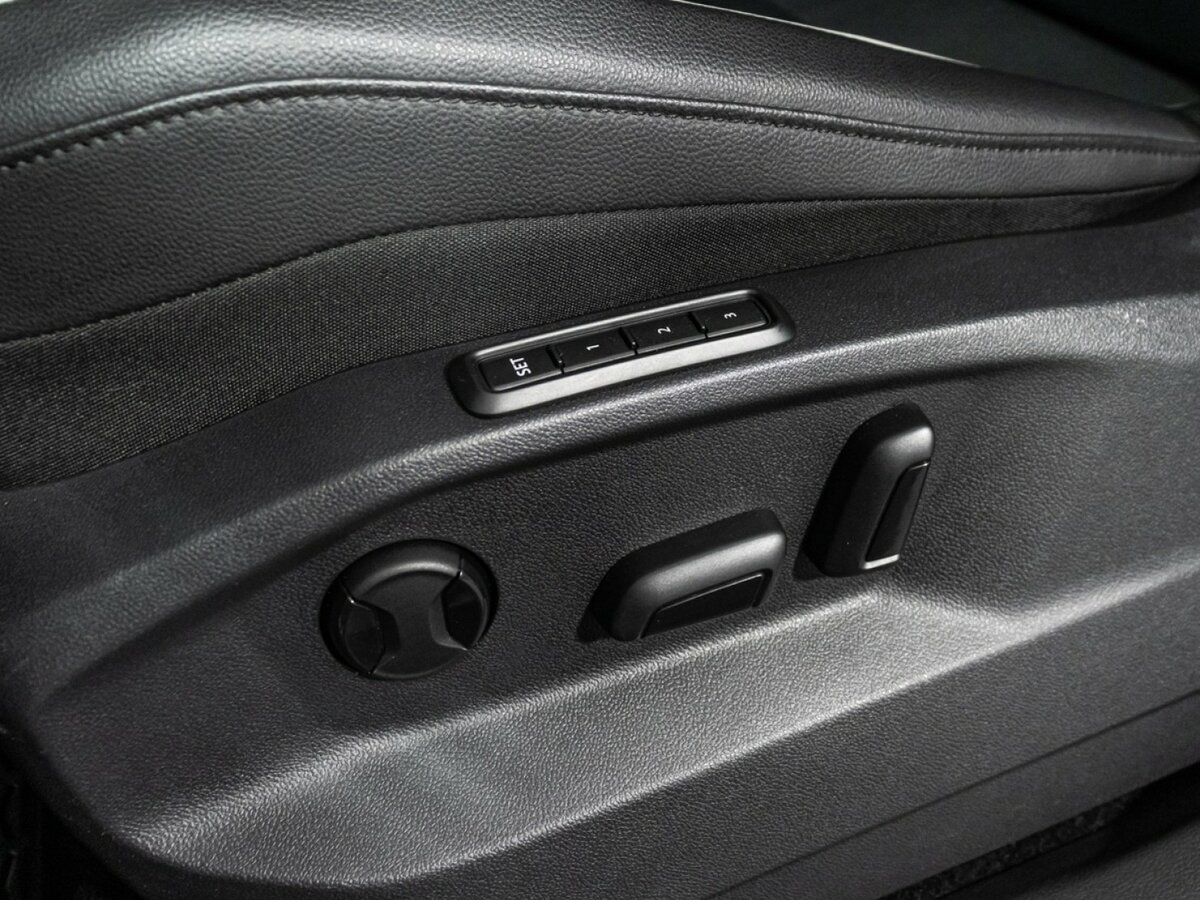 Volkswagen Tiguan II Рестайлинг, 2021 Фото №14