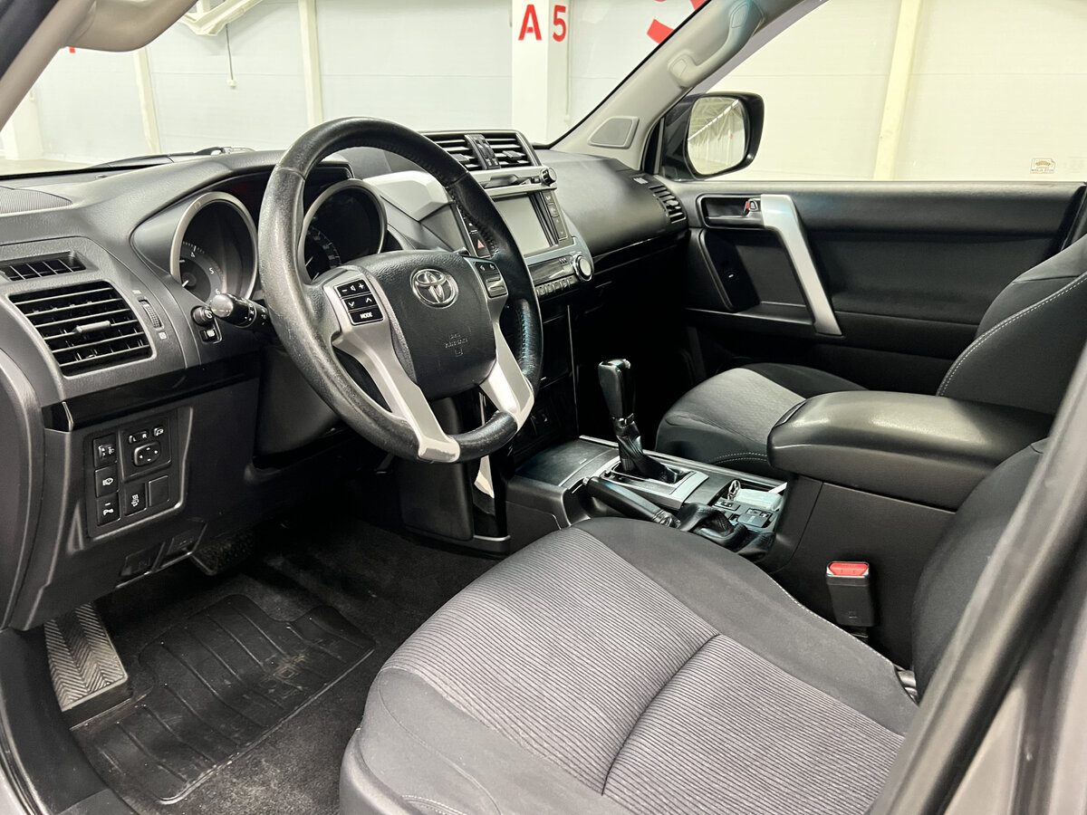 Toyota Land Cruiser Prado 150 Series Рестайлинг 1, 2015 Фото №16