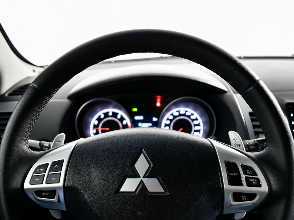 Mitsubishi Outlander II Рестайлинг, 2010 Фото №12