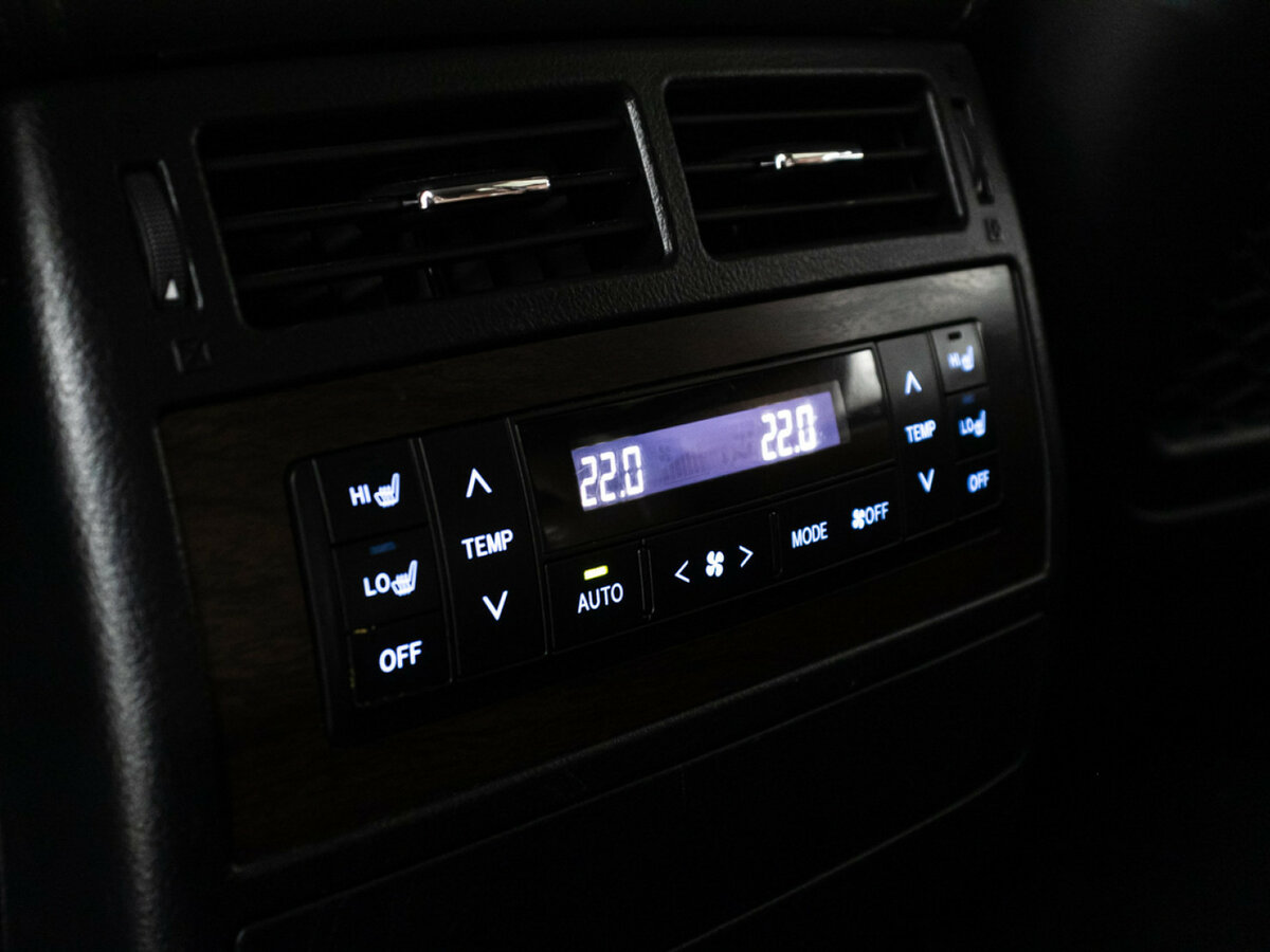 Toyota Land Cruiser 200 Series Рестайлинг 2, 2017 Фото №22