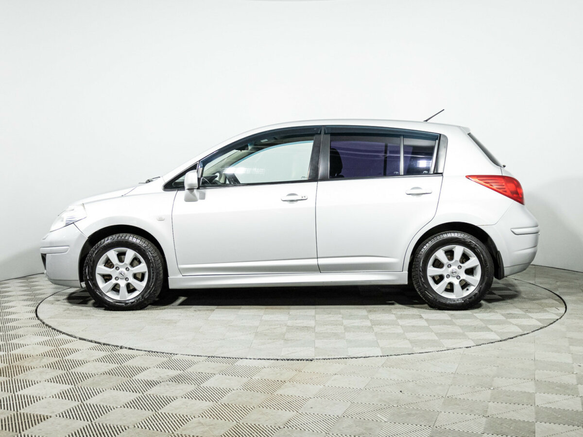 Nissan Tiida I Рестайлинг, 2010 Фото №8