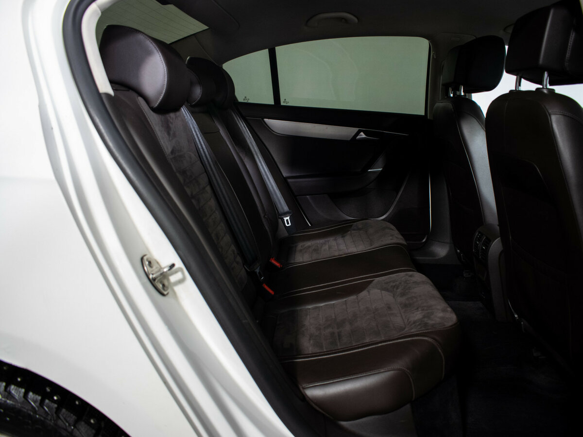 Volkswagen Passat B7, 2011 Фото №9