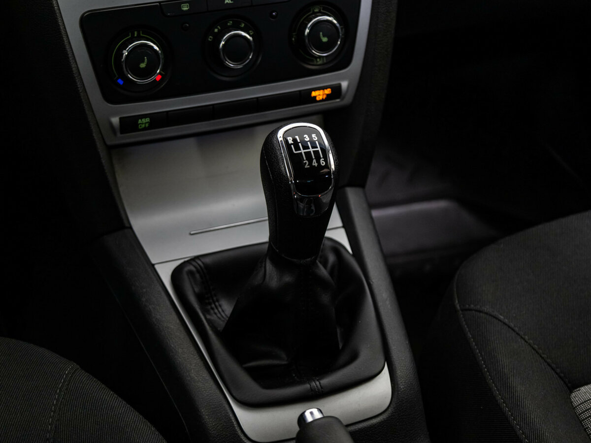 Skoda Octavia II (A5) Рестайлинг, 2011 Фото №10