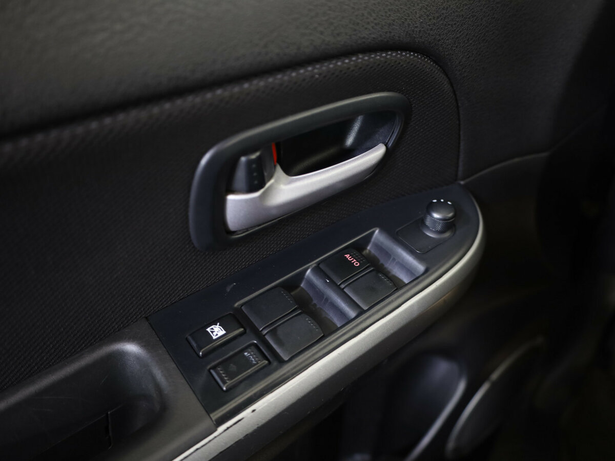 Suzuki Grand Vitara II Рестайлинг, 2011 Фото №16