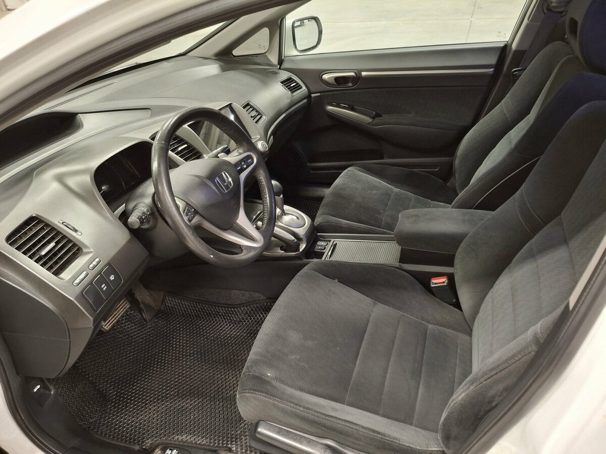 Honda Civic VIII Рестайлинг, 2010 Фото №14