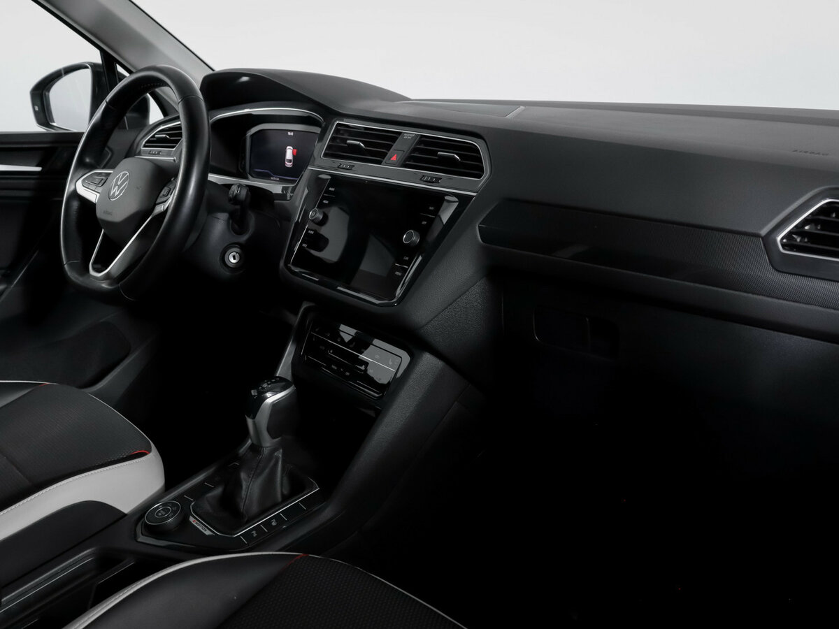 Volkswagen Tiguan II Рестайлинг, 2021 Фото №9