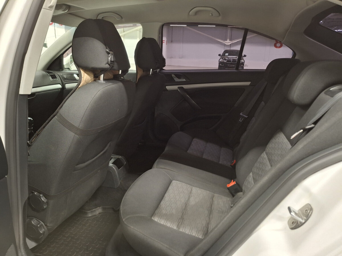 Skoda Octavia II (A5) Рестайлинг, 2011 Фото №12