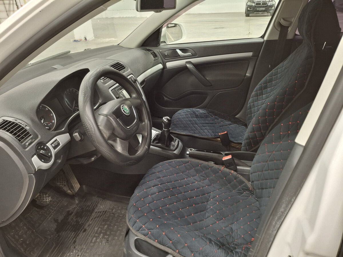 Skoda Octavia II (A5) Рестайлинг, 2011 Фото №16