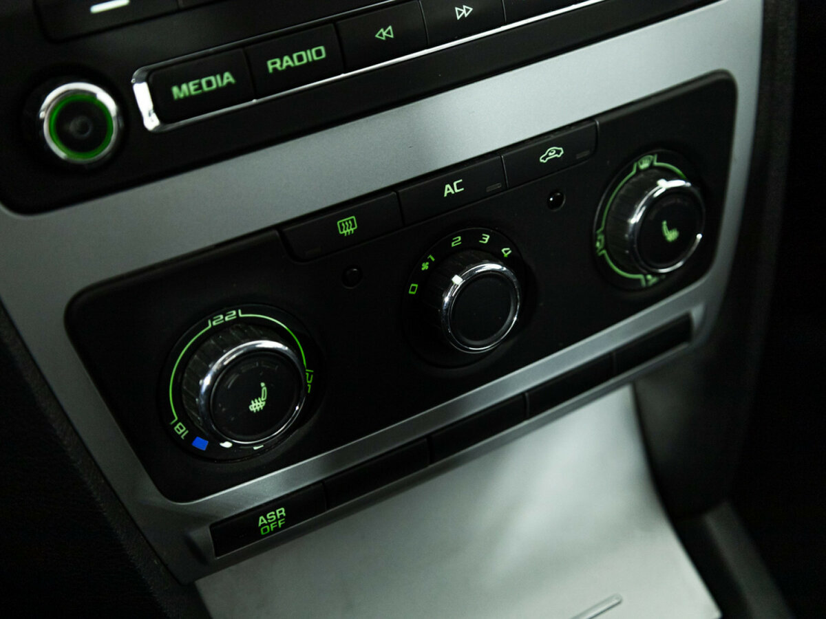 Skoda Octavia II (A5) Рестайлинг, 2009 Фото №15