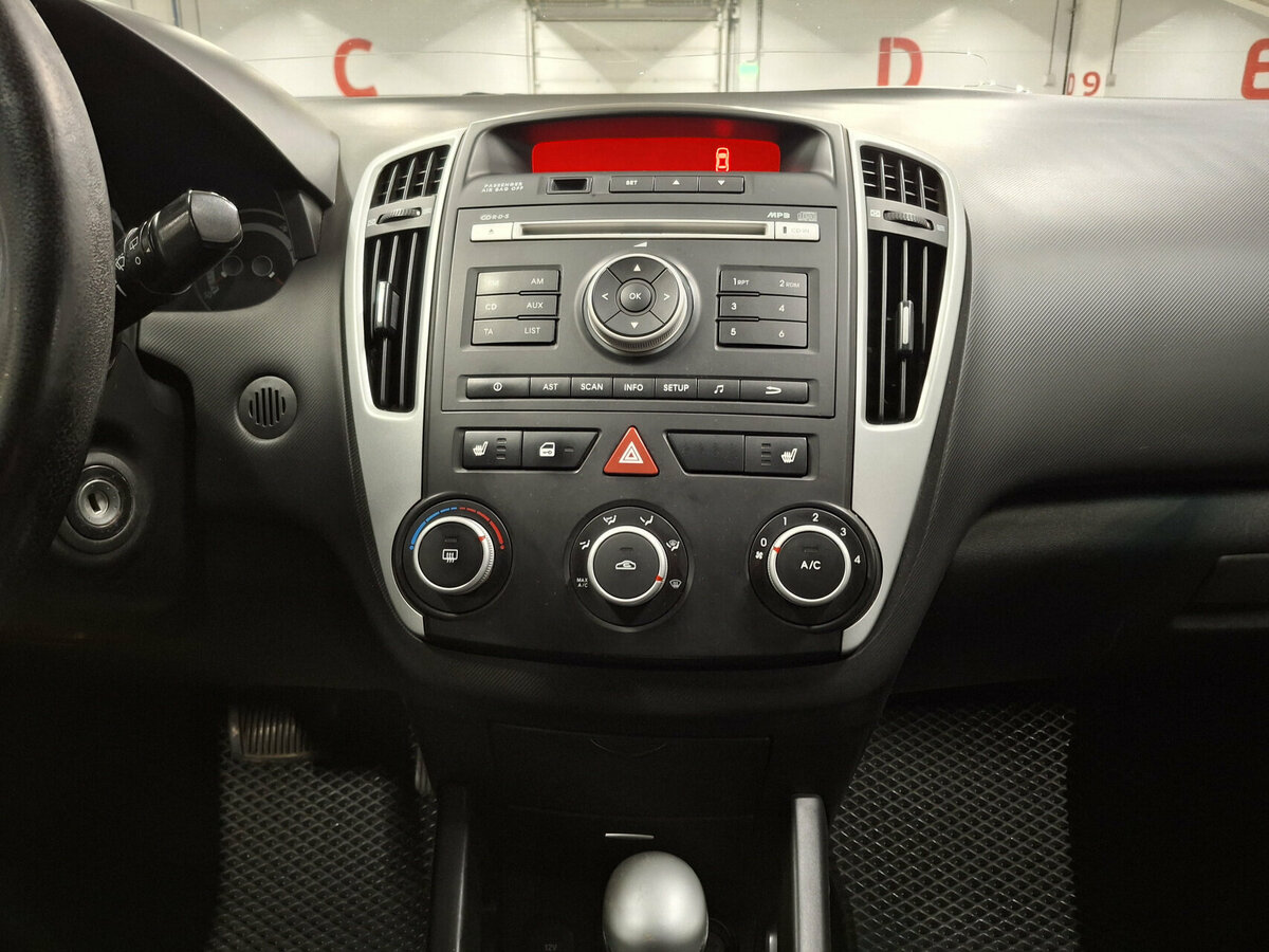 Kia Ceed I Рестайлинг, 2011 Фото №15